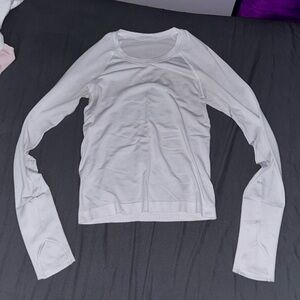 Lululemon swiftly tech long sleeve shirt 2.0 hip length WHITE (SIZE 4)